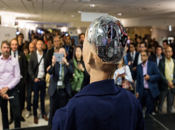 I robot nel nostro futuro prossimo – Massimiliano Lorenzo  
