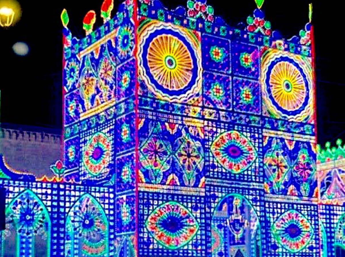 Un segnale visibile di ripresa? Le luminarie - di Mariella Spagnolo