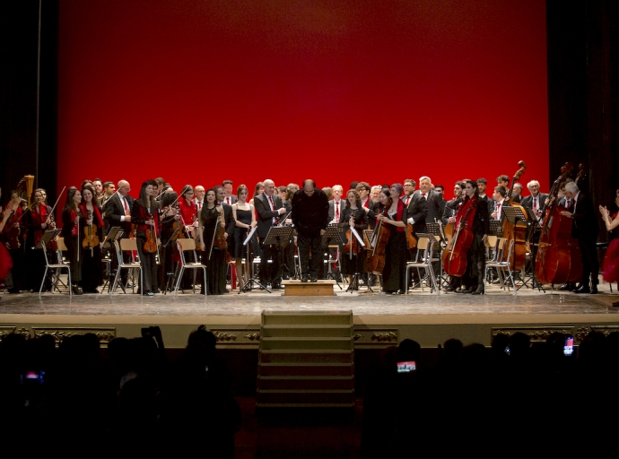Gran concerto con i Carmina Burana al Politeama di Lecce per festeggiare i 90 anni di vita del Conservatorio Tito Schipa 